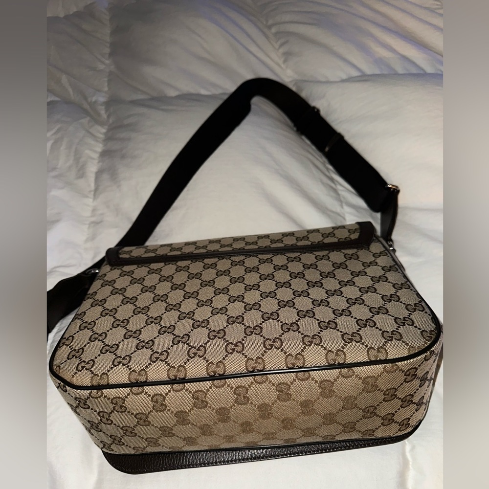 LARGE Gucci Flap Messenger Bag - Picture 5 of 7